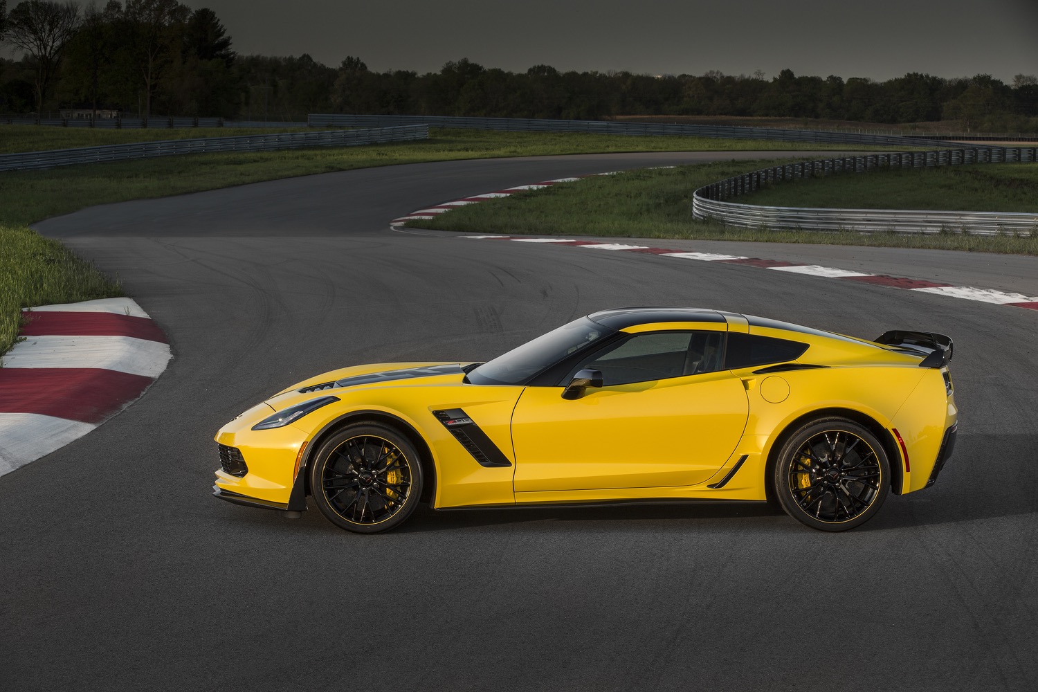 2016-chevrolet-corvette-z06-c7r-edition-