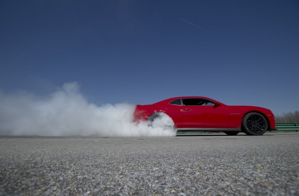 We know that the Chevrolet Camaro ZL1 can thrash a track as seen at the 