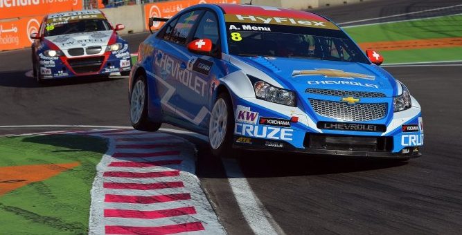 Chevy Cruze WTCC jumps apex during race