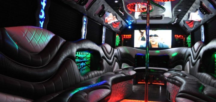 2004 GMC C5500 Bus For Sale Has Four Bars | GM Authority
