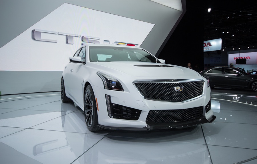 2016-Cadillac-CTS-V-Sedan-2015-North-American-International-Auto-Show-Live-01.jpg