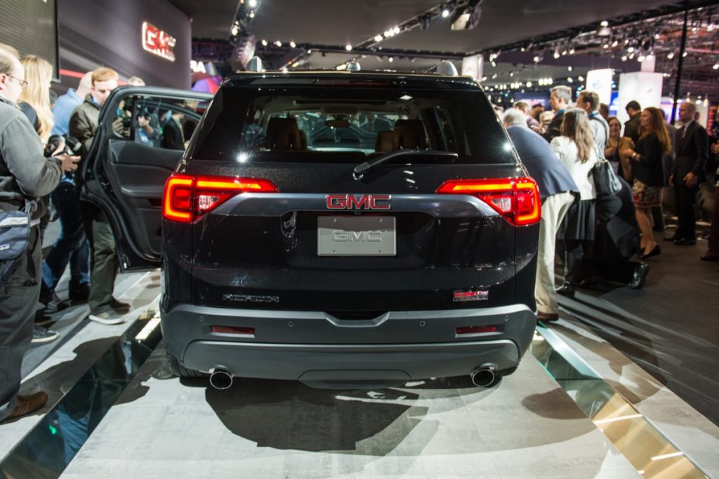 2017 GMC Acadia All Terrain - NAIAS 2016 Live Reveal 005