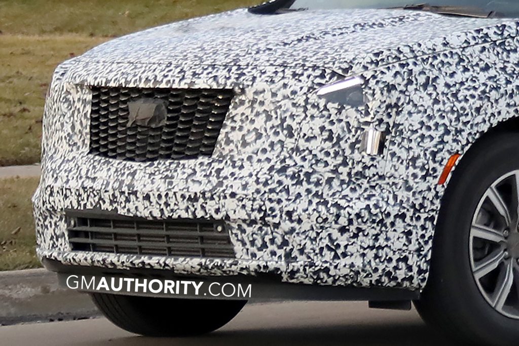 2019 Cadillac XT4 Spy Shots - Exterior - January 2018 016