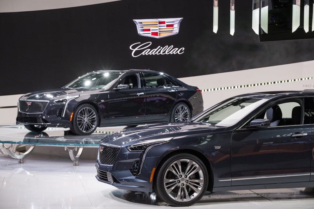 2019 Cadillac CT6 and 2019 Cadillac CT6 V-Sport exterior - 2018 New York Auto Show live 001