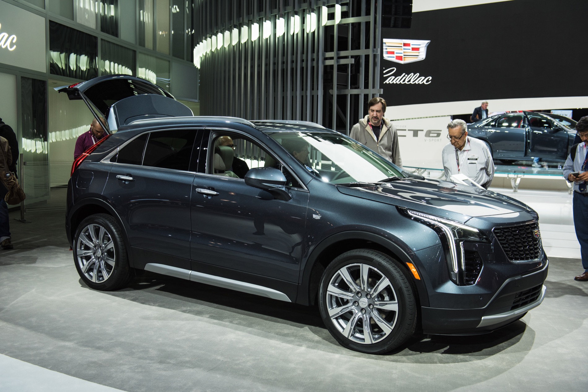 Cadillac XT4 vs. XT5 Exterior, Interior, Cargo, Towing GM Authority