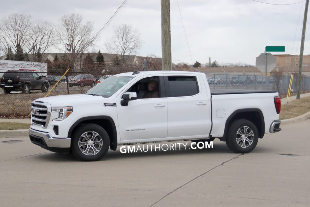 2019 GMC Sierra 1500 SLE Spy Shots - Exterior - March 2018 008