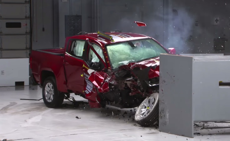 IIHS Finds Knee Airbags Have Negligible Effect On Occupant Safety