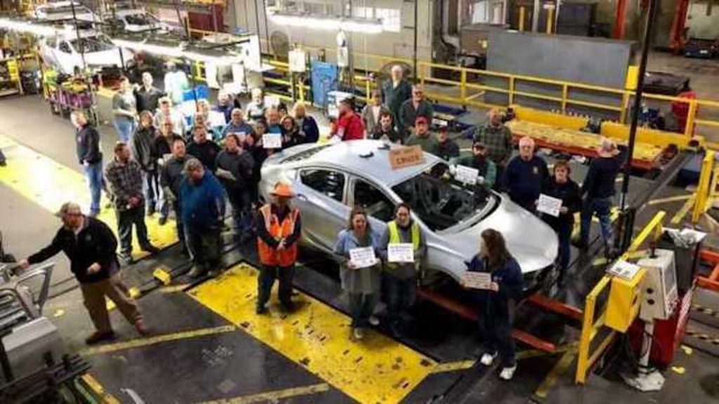 Final Chevrolet Cruze at Lordstown plant 02