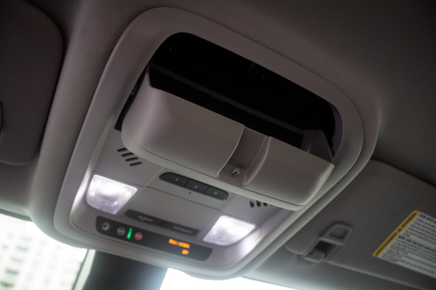 2019 GMC Terrain Interior 040 Cockpit Overhead Console Sunglass Storage