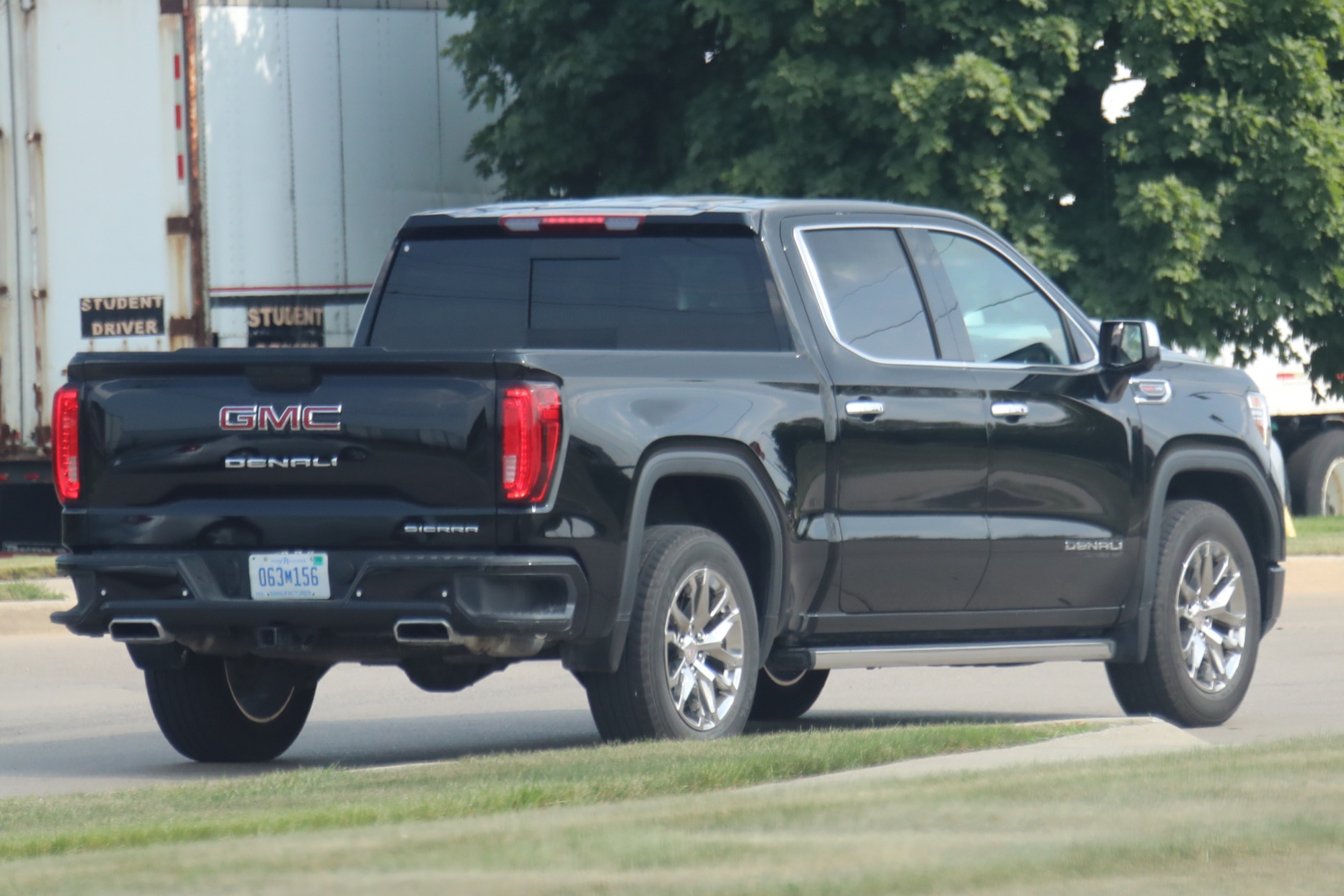 2019 GMC Sierra MultiPro Power Steps & Running Boards | GM Authority