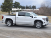 2022-gmc-sierra-1500-denali-ultimate-white-frost-tricoat-g1w-midnight-painted-aluminum-wheel-with-machining-and-bright-chrome-inserts-smr-real-world-photos-exterior-007