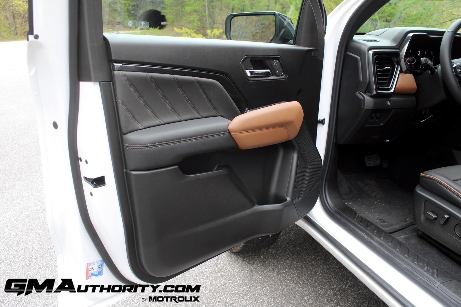 2023-gmc-canyon-at4-jet-black-with-timber-hx6-first-drive-interior-002-driver-door-panel-knee-rest-pad-door-pull-handle