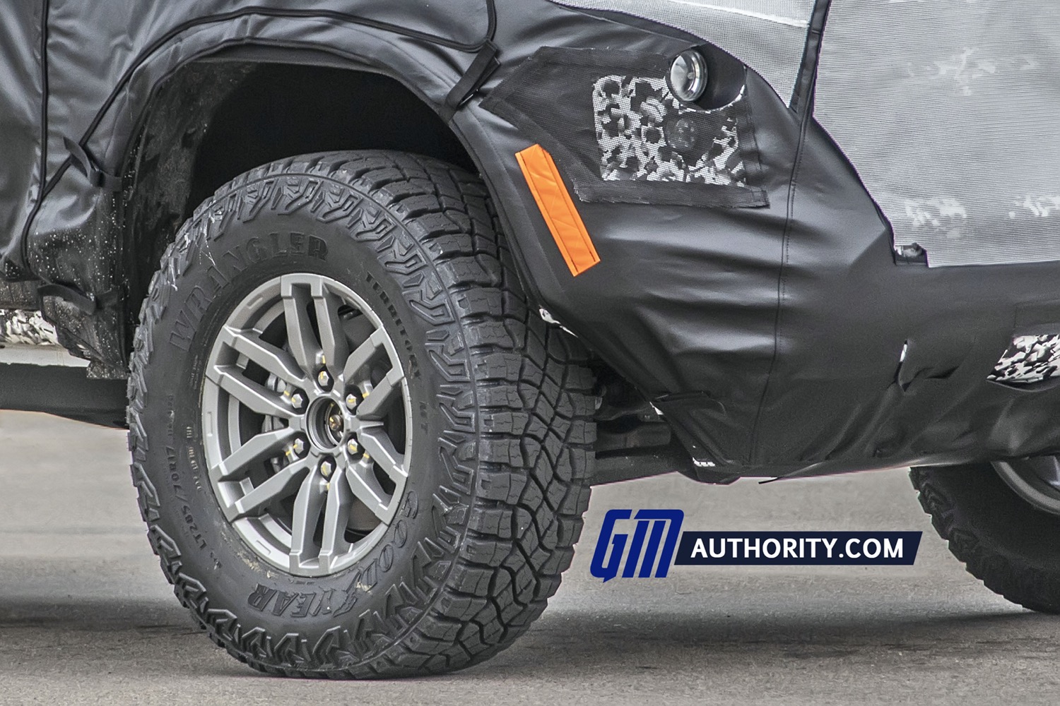 2023-gmc-canyon-at4x-rugged-off-road-pickup-truck-prototype-spy-shots-july-2021-exterior-006