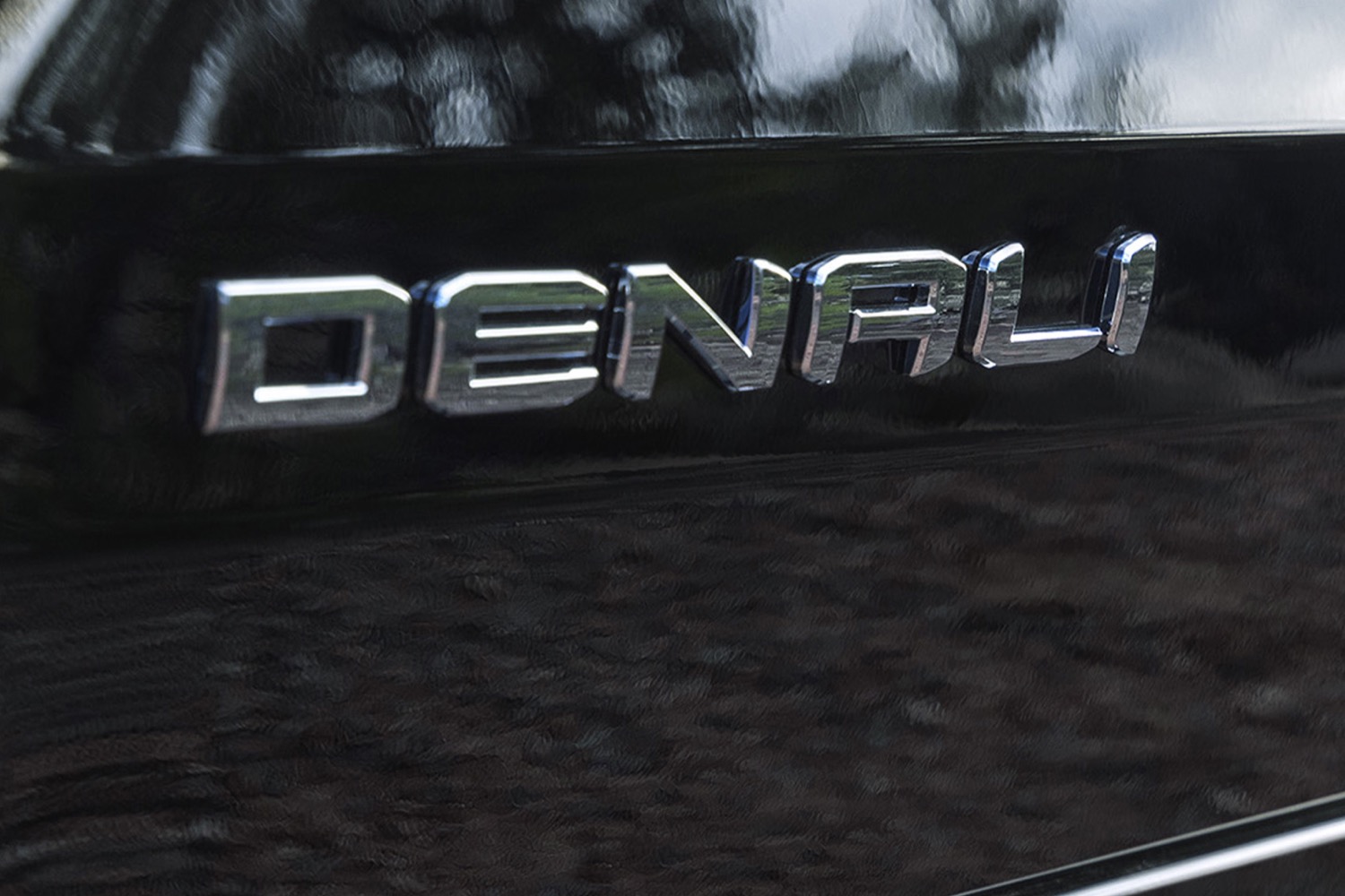 2023-gmc-canyon-denali-exterior-013-door-denali-logo-badge