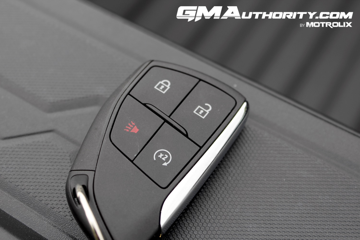 2023-gmc-canyon-elevation-first-drive-key-fob-005-front-side-with-buttons