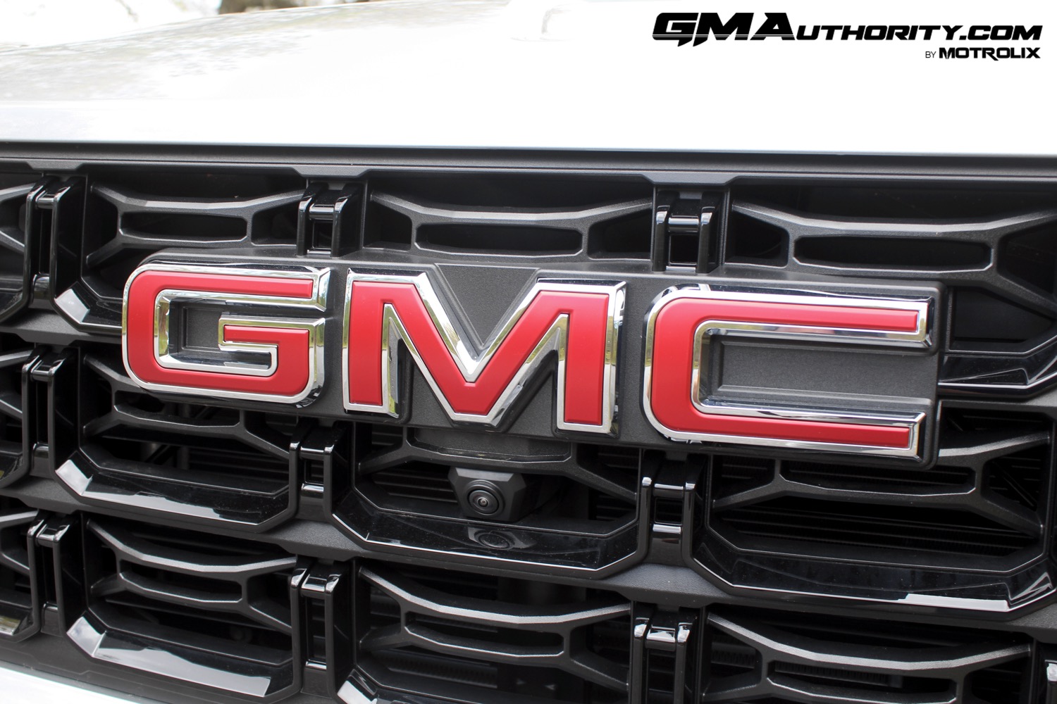 2023-gmc-canyon-elevation-sterling-metallic-gxd-first-drive-exterior-027-gmc-logo-badge-on-grille
