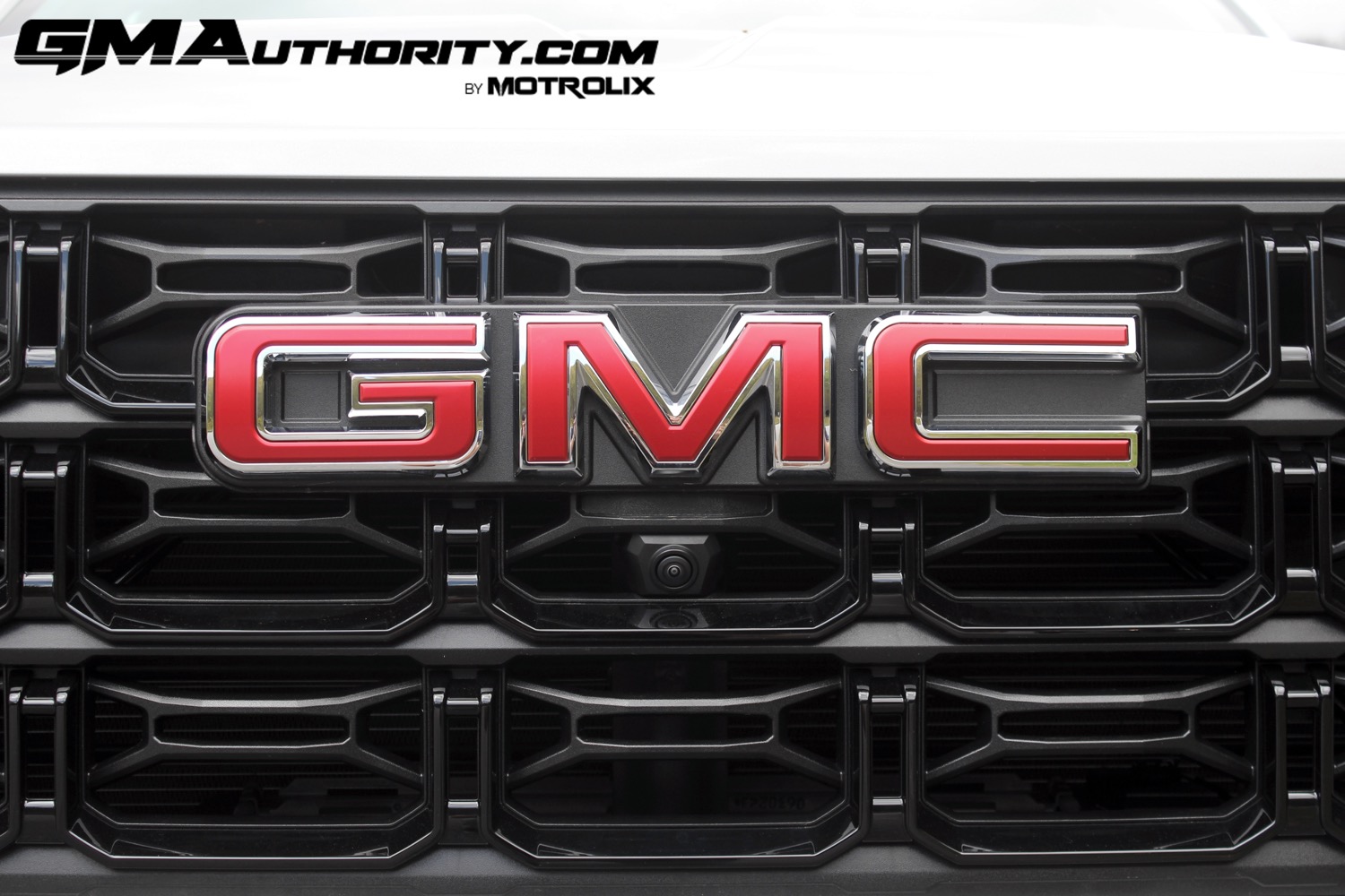2023-gmc-canyon-elevation-sterling-metallic-gxd-first-drive-exterior-029-gmc-logo-badge-on-grille
