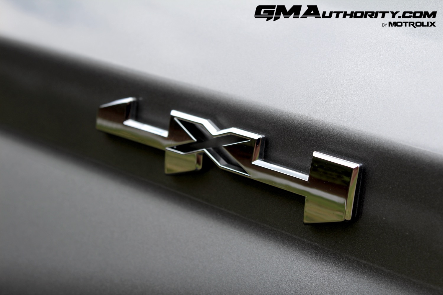 2023-gmc-canyon-elevation-sterling-metallic-gxd-first-drive-exterior-064-4x4-badge-on-bedside