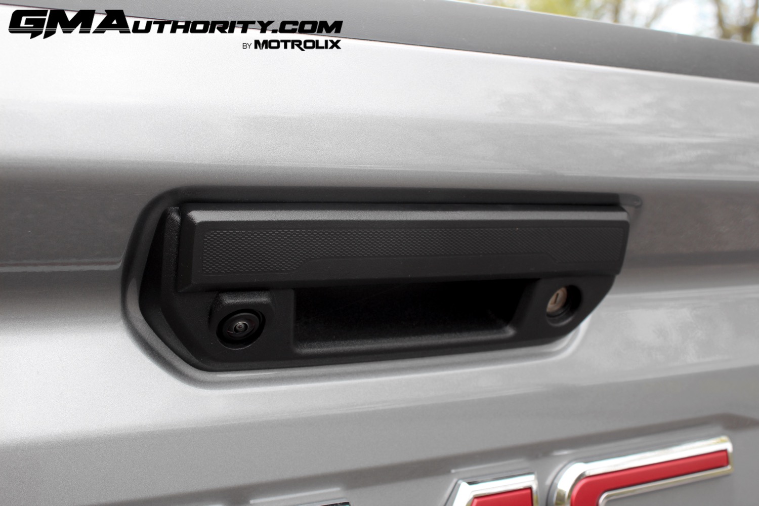 2023-gmc-canyon-elevation-sterling-metallic-gxd-first-drive-exterior-072-tailgate-handle