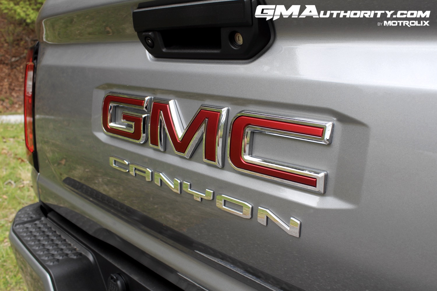 2023-gmc-canyon-elevation-sterling-metallic-gxd-first-drive-exterior-076-gmc-canyon-logo-badge-on-tailgate