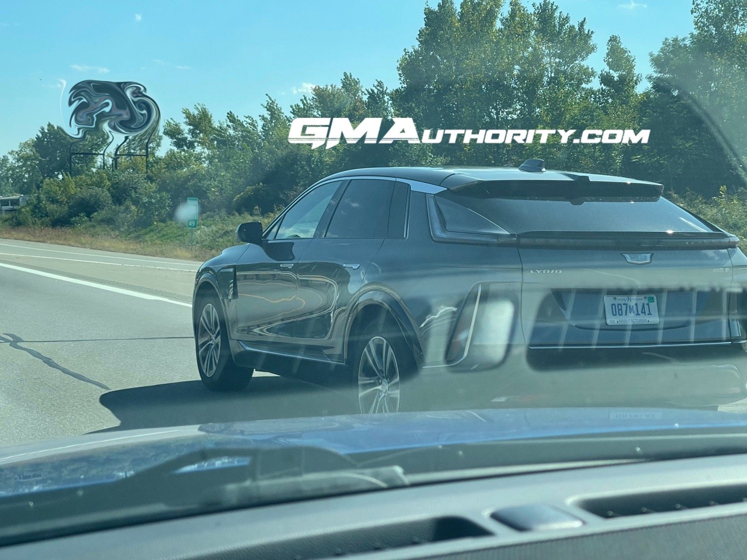 2024 Cadillac Lyriq Spied With New Door Handle Configuration   2024 Cadillac Lyriq Premium Luxury Prototype Spy Shots New Presenting Door Handles September 2022 Exterior 001 