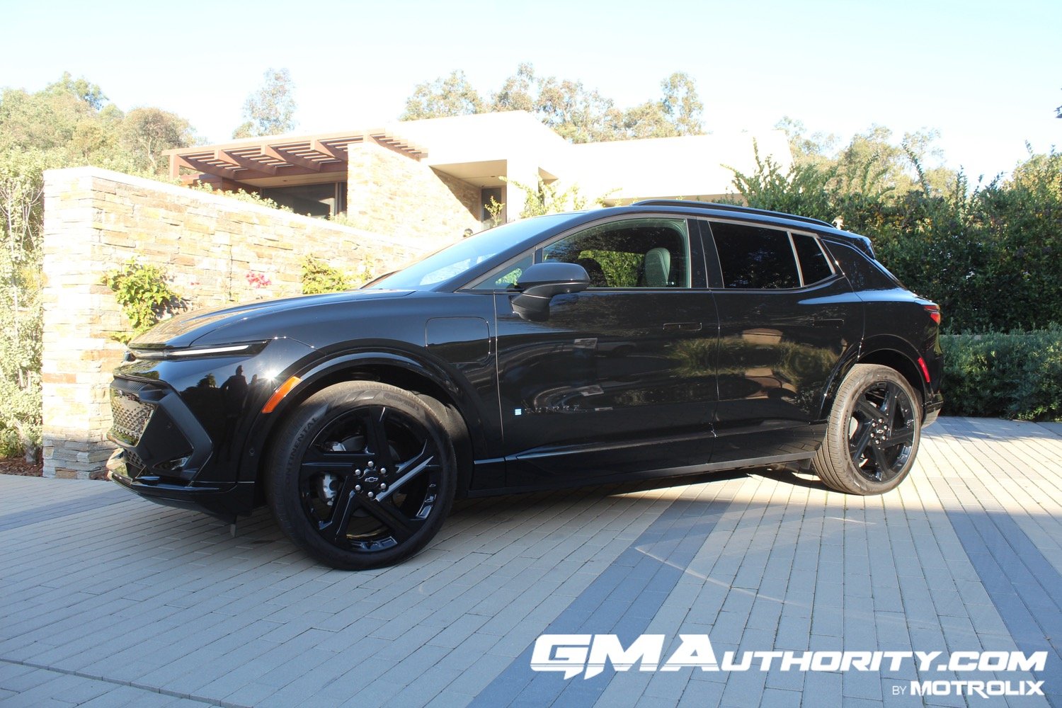 2024 Chevy Equinox EV RS In Black Live Photo Gallery