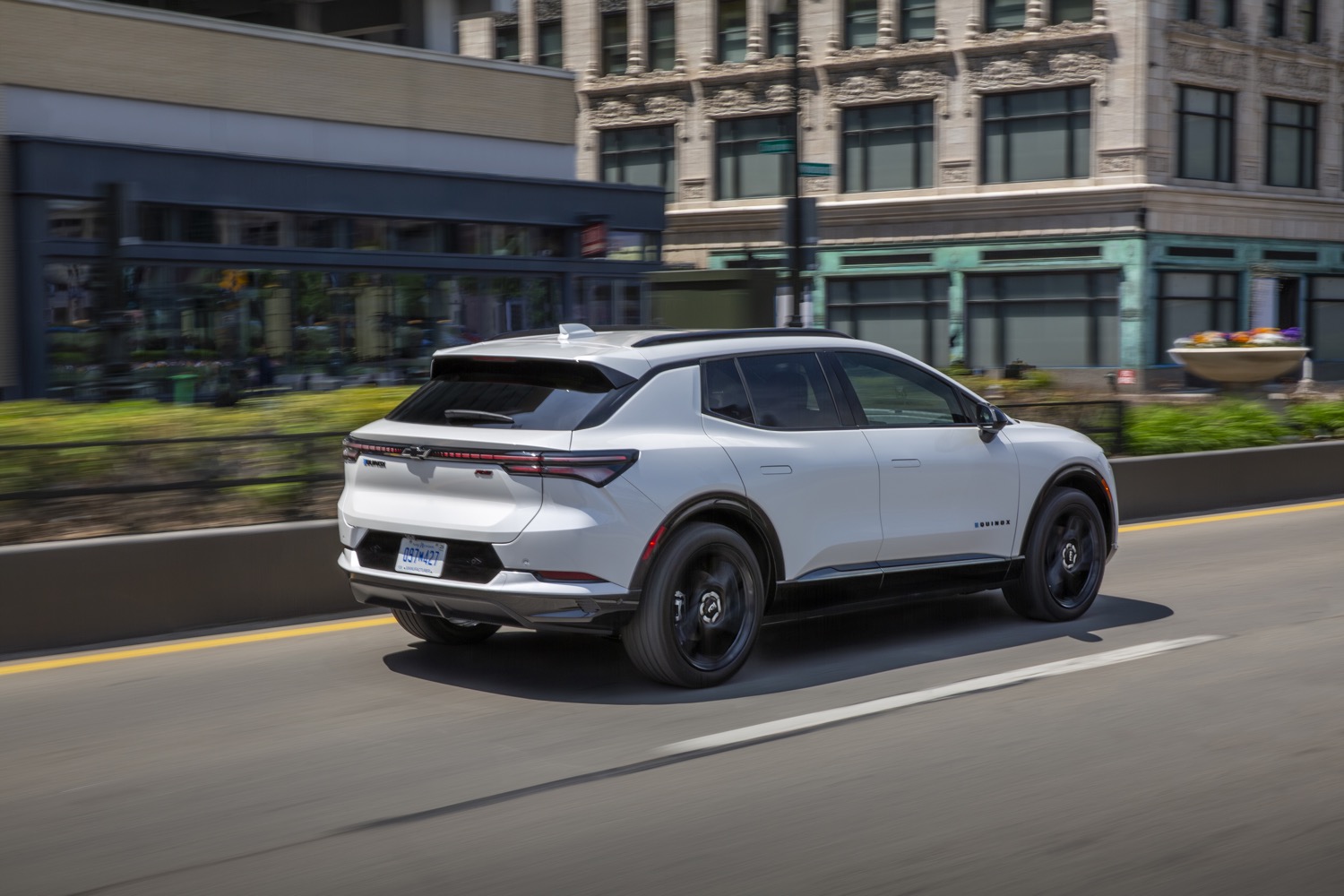 2024 Chevy Equinox EV RS In Black Live Photo Gallery