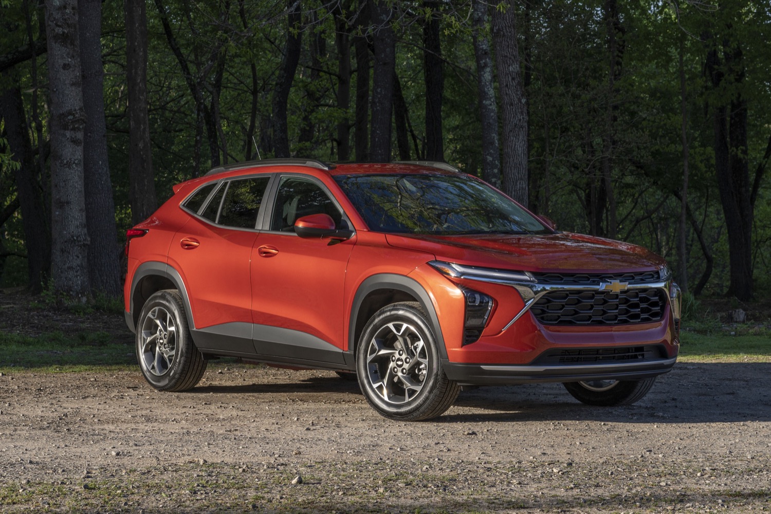 Here Are The 2024 Chevy Trax Paint Colors   2024 Chevrolet Trax Lt Cayenne Orange Metallic Gll First Media Drive Exterior 002 Front Three Quarters 