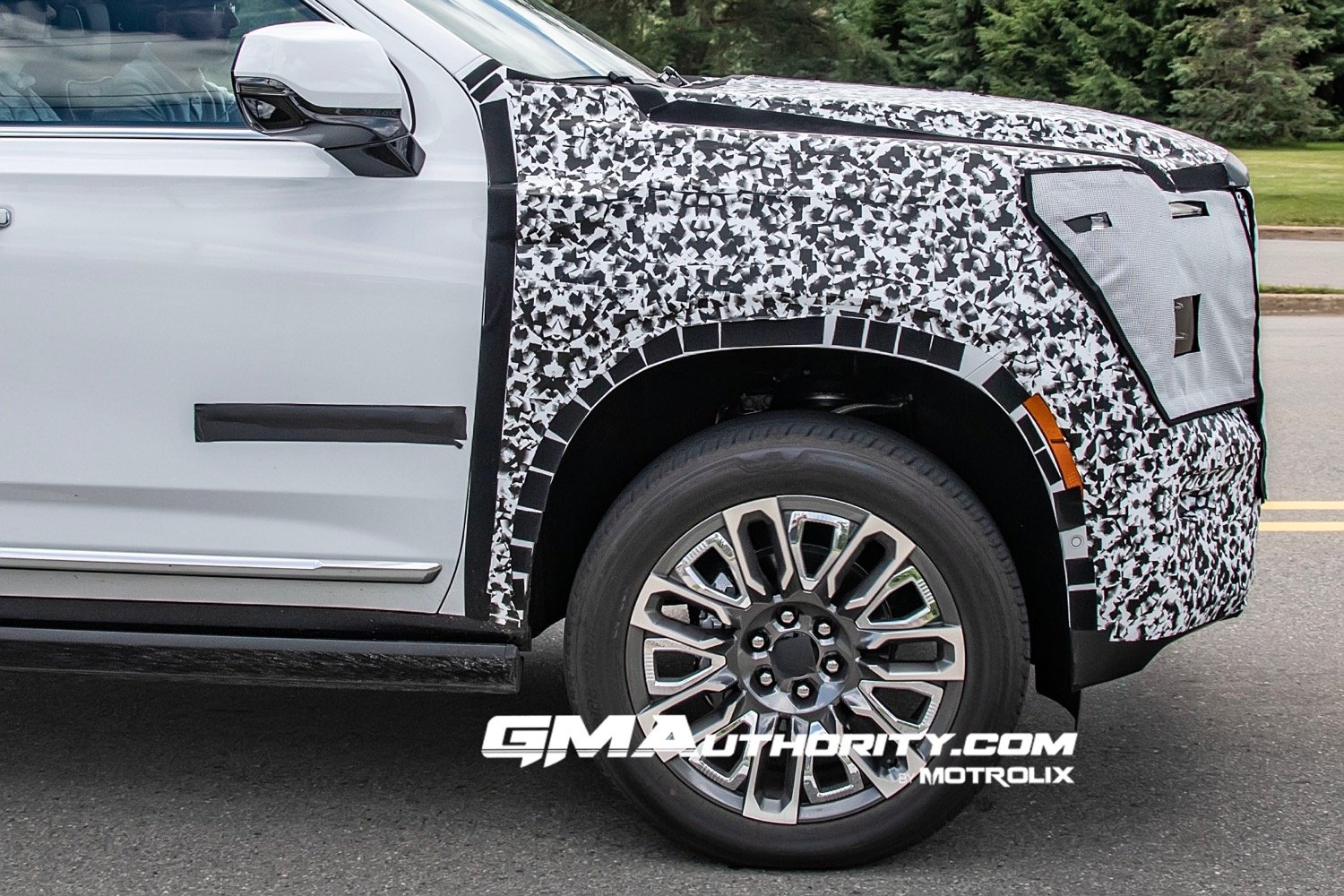 Here's A Glimpse Of The Refreshed 2024 GMC Yukon Interior