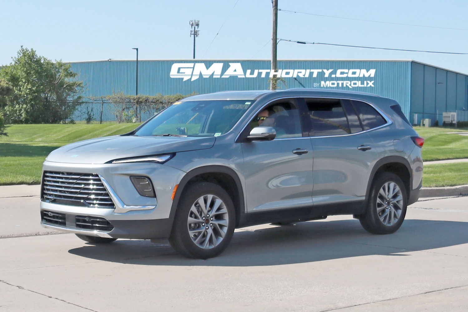 2025 Buick Enclave Preferred Moonstone Gray Metallic: Photos