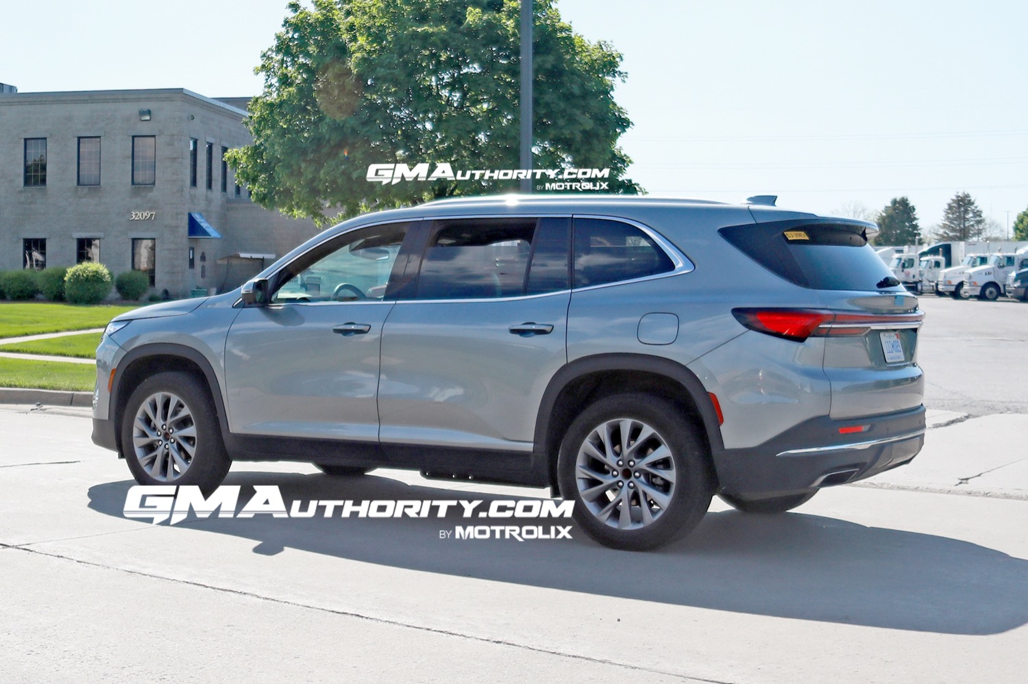 2025 Buick Enclave Preferred Moonstone Gray Metallic: Photos