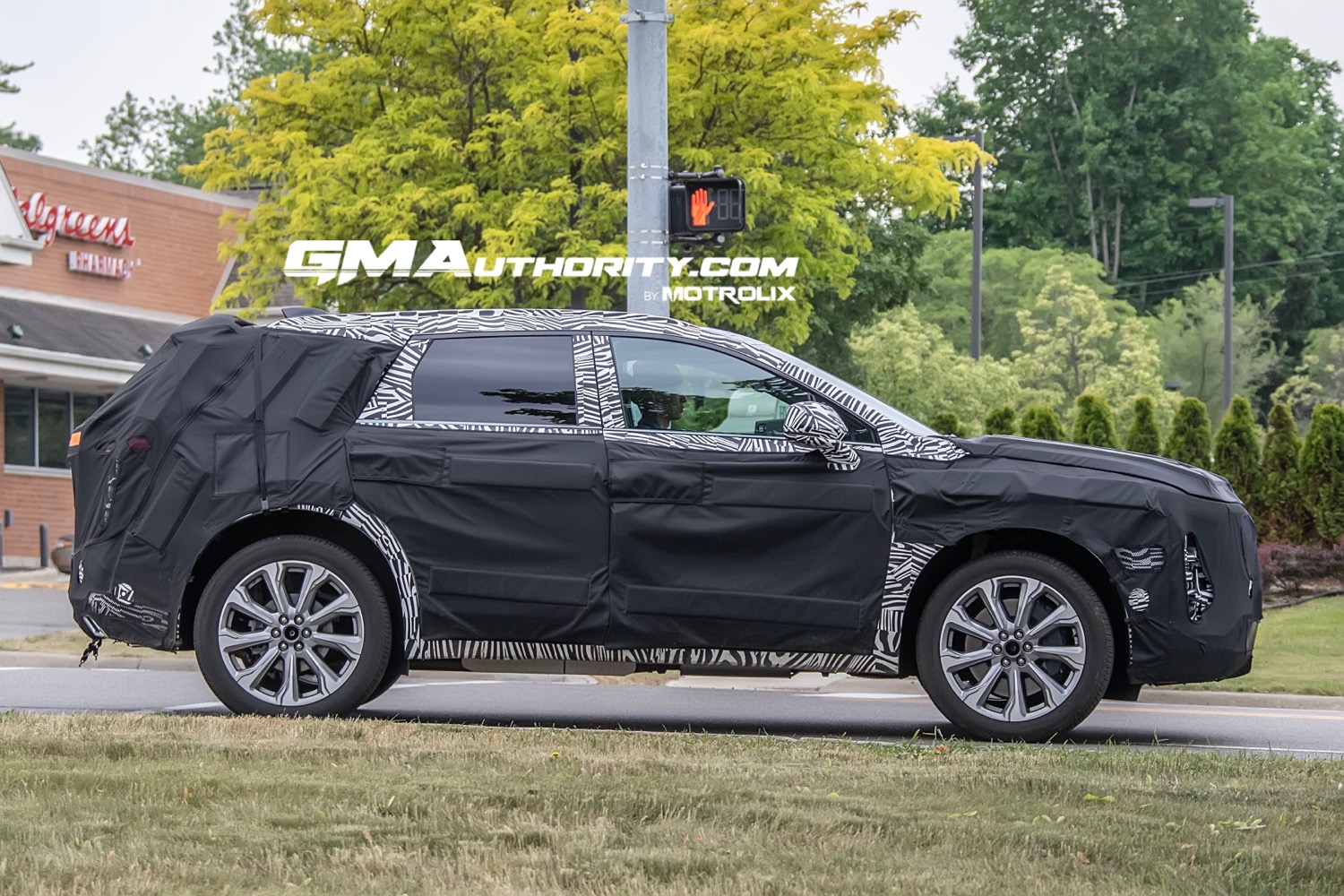 2025 Cadillac XT5 Spied Testing: Photos