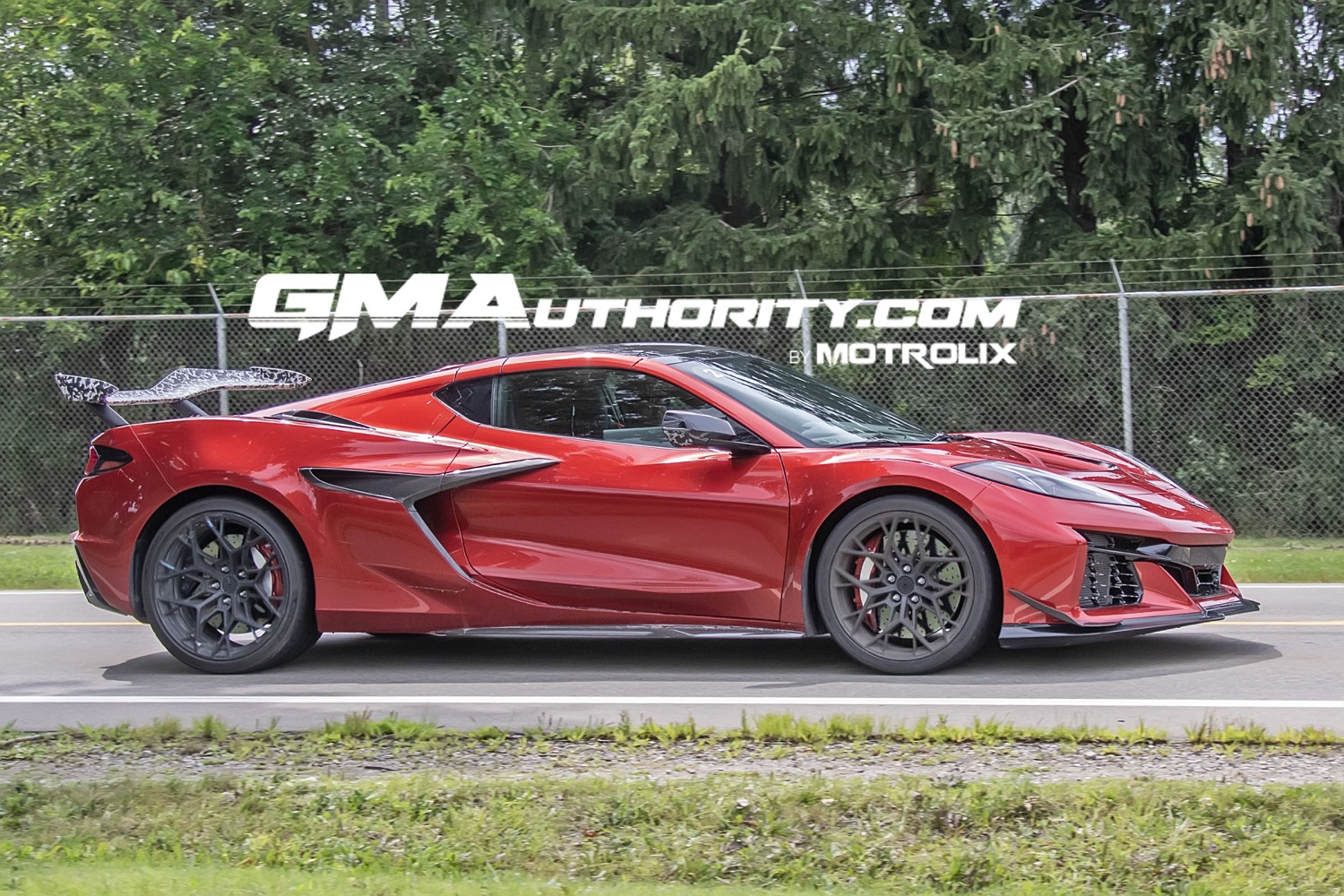 2025 Corvette ZR1 vs. Z06 vs. ERay vs. Stingray Specs