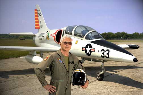 Bob Lutz in front of L-39