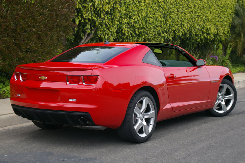 Here’s another T-Tops chop of the new Camaro - courtesy of Camaro5.com. 