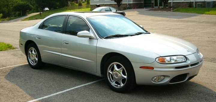 Oldsmobile aurora v8