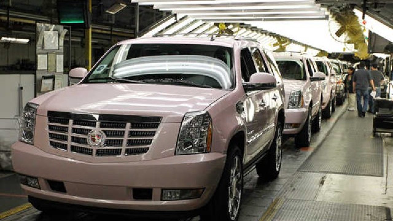 mary kay reps awarded pink cadillac escalades gm authority mary kay reps awarded pink cadillac