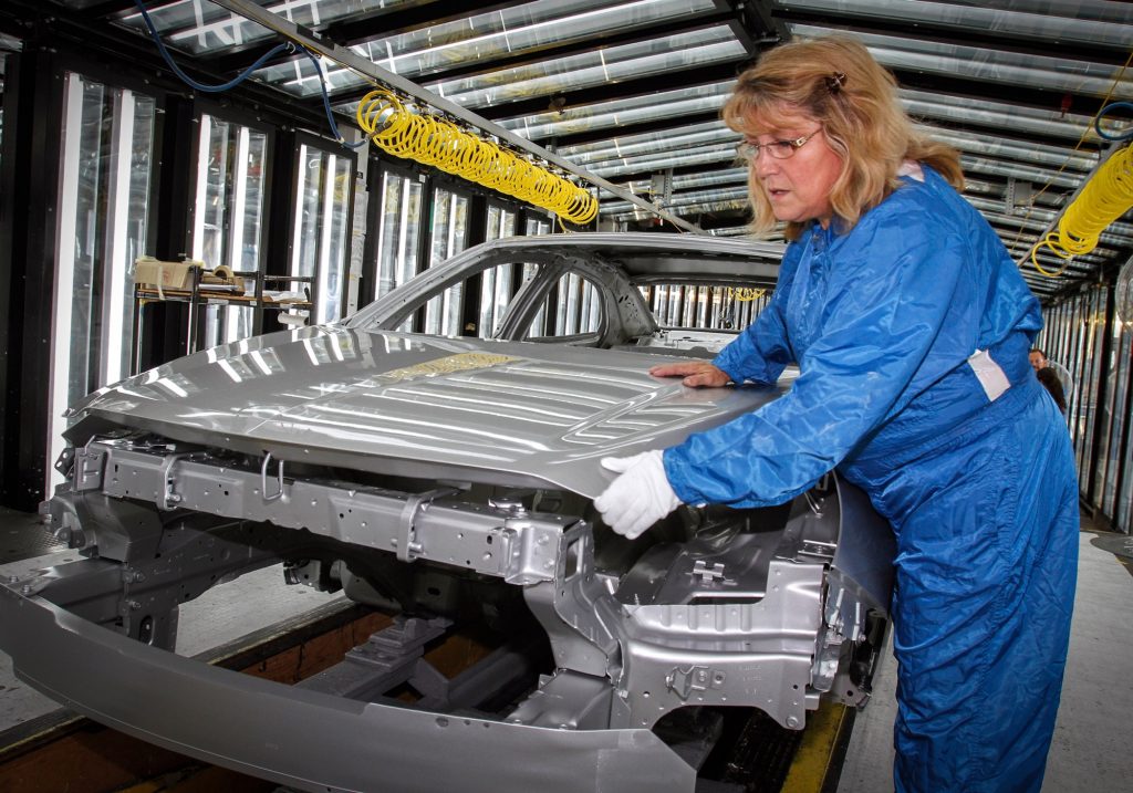 Photo of worker at GM Fairfax plant.