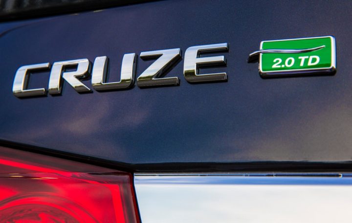 2014 Chevy Cruze 2.0 TD badge.