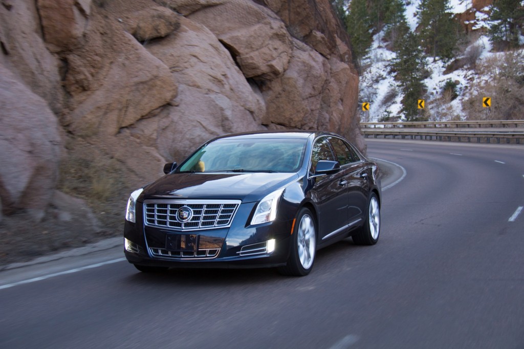 2013 Cadillac XTS Driving 5