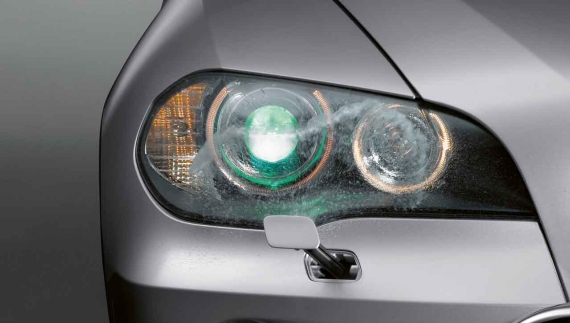 Retractable headlight washer system on a BMW X5