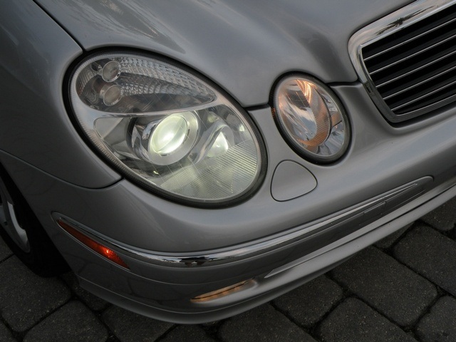 Retractable headlight washer system on a Mercedes-Benz E-Class