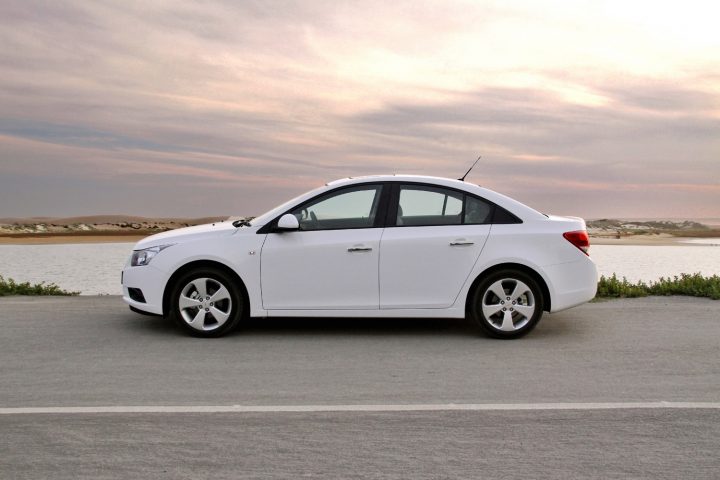 The side view of the 2014 Chevy Cruze.