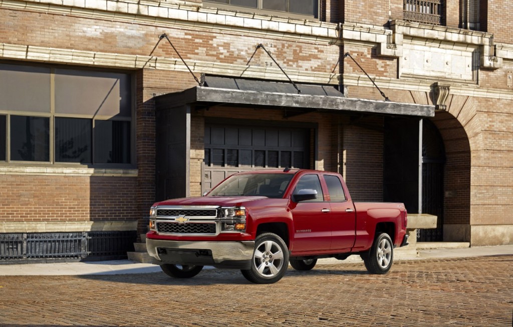 2015 Chevrolet Silverado Custom 01