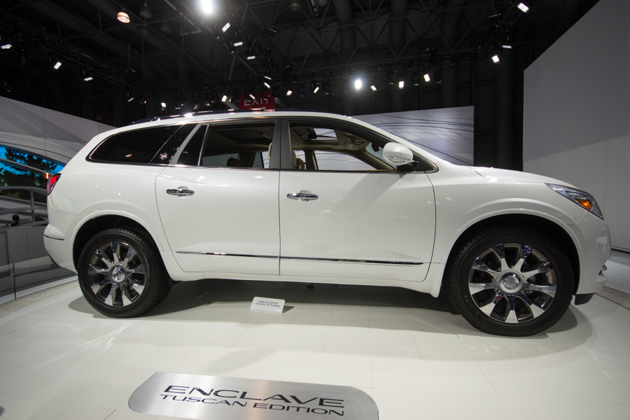 Side view of the 2015 Buick Enclave.