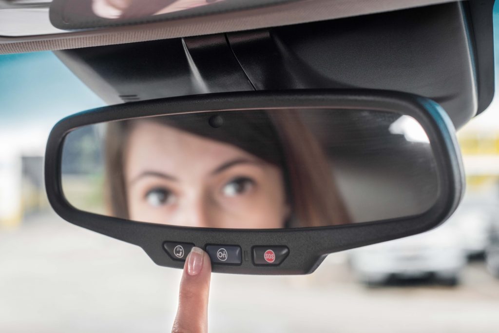 OnStar Mirror with buttons 02