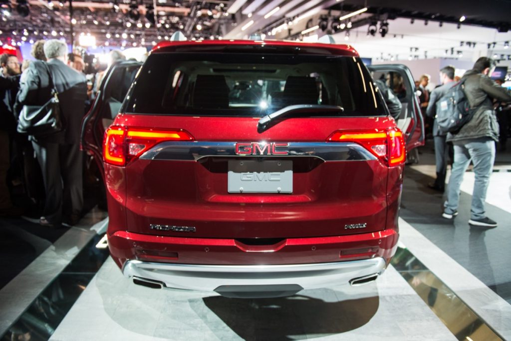 2017 GMC Acadia Denali - NAIAS 2016 Live Reveal 006