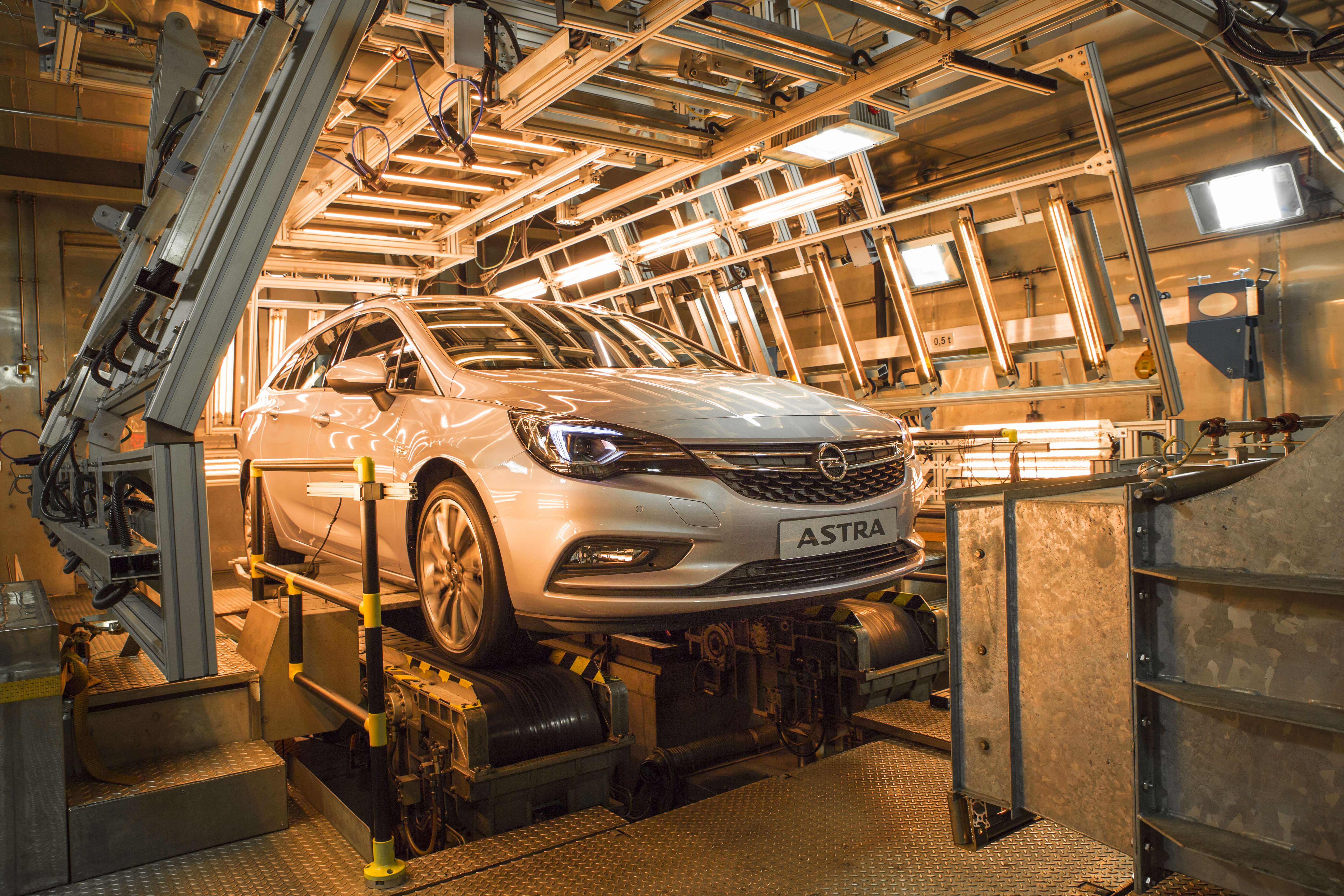 akademisk Undertrykkelse Humanistisk Opel Astra Sports Tourer Withstands Extreme Temperatures In Climatic Test  Chamber | GM Authority