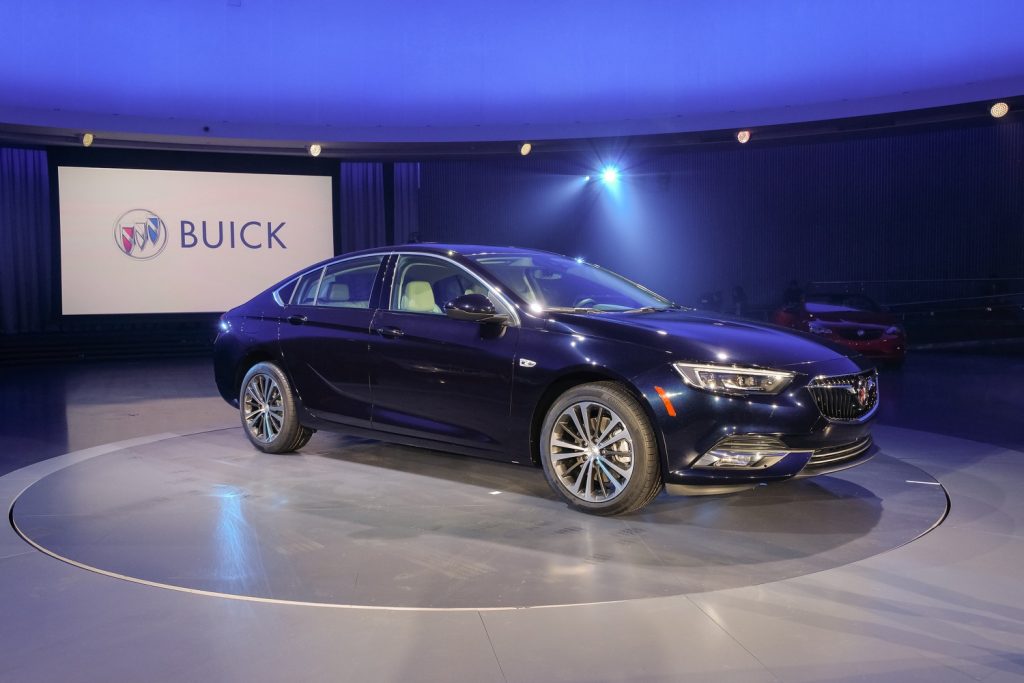 2018 Buick Regal Sportback Reveal 06