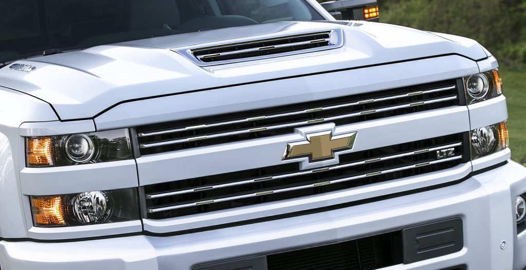 A close-up of the grille and logo on a 2017 Chevy Silverado HD. 